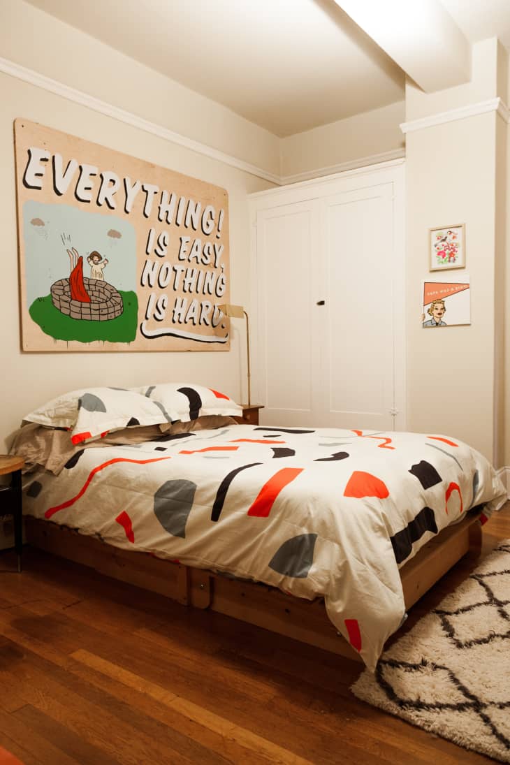 19 Creative Ways To Hang Art Above Your Bed Apartment Therapy 9282